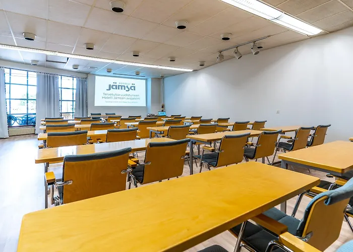 Отель Hotelli Jaemsae